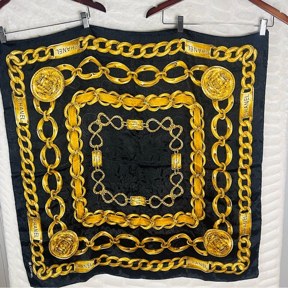 SOLD Chanel Vtg 80’s Authentic Chain Motif Logo Spellout Black Gold Silk Scarf - Picture 9 of 14